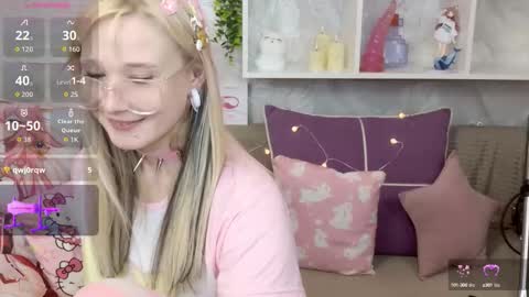 Snapshot of meowkakitty chatting on September 2025 01:42:02 AM MeowkaKitty online show from September 2025 01:42:02 AM