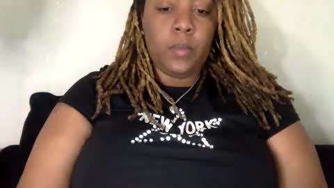 Snapshot of mercedesbuxxx chatting on November 2025 07:35:02 PM mercedesbuxxx online show from November 2025 07:35:02 PM