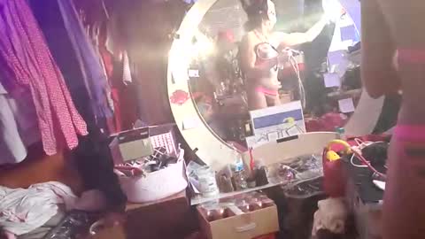 gurlnips online show from January 2025 11:55:02 PM