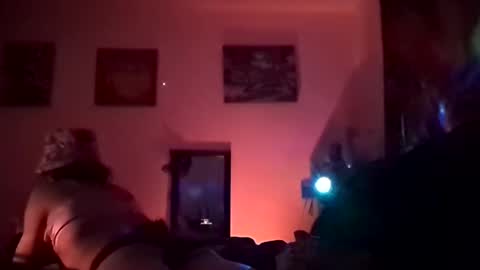 gurlnips online show from March 2025 04:06:01 AM