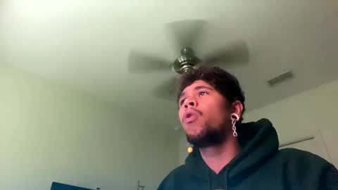 Snapshot of merlinharriss chatting on February 2025 08:40:01 PM Merlinz Magic online show from February 2025 08:40:01 PM