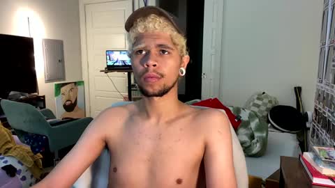 Snapshot of merlinharriss chatting on February 2025 05:07:02 PM Merlinz Magic online show from February 2025 05:07:02 PM