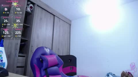 Snapshot of merylintiwg01 chatting on February 2025 04:27:02 AM M online show from February 2025 04:27:02 AM