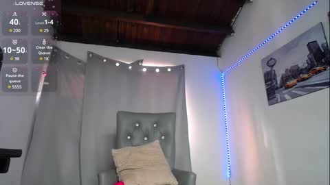 Mia online show from December 2024 07:42:02 PM