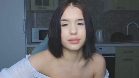 Mia online show from February 2025 12:54:02 AM