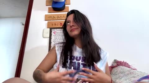 Mia  online show from December 2024 05:31:01 PM