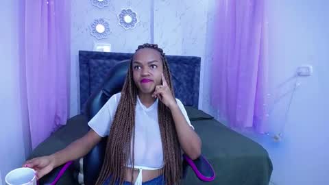 Snapshot of mia__thomson_ chatting on September 2025 12:28:02 PM MIA online show from September 2025 12:28:02 PM