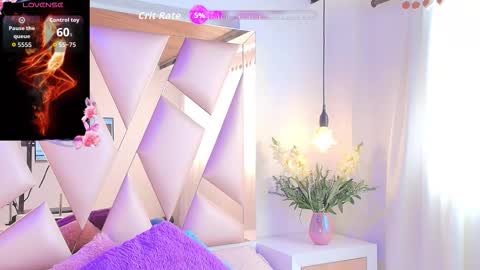 Mia online show from October 2025 12:58:01 PM