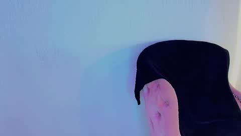 Mia online show from October 2025 05:48:02 AM