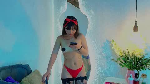 Mia online show from November 2025 05:50:02 AM