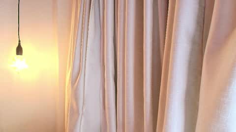 Mia online show from November 2025 07:08:02 AM