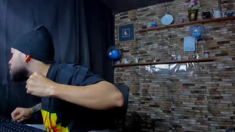 Snapshot of mia_and_vincentt chatting on October 2025 06:05:01 AM Mia and vincentt model indepent online show from October 2025 06:05:01 AM