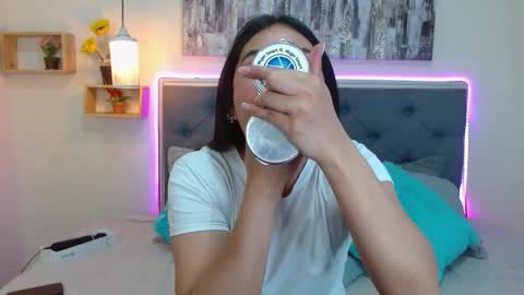 M I A  A Y R A online show from October 2025 03:18:01 PM