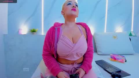 Mia  online show from December 2024 10:56:01 AM