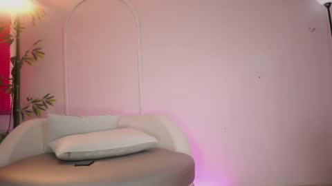 Snapshot of mia_coliin chatting on September 2025 08:25:01 PM Anna online show from September 2025 08:25:01 PM