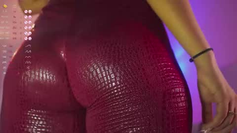 Snapshot of mia_coliin chatting on November 2025 09:27:02 PM Anna online show from November 2025 09:27:02 PM