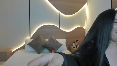 Snapshot of mia_collins96 chatting on October 2025 02:52:01 AM M I A online show from October 2025 02:52:01 AM