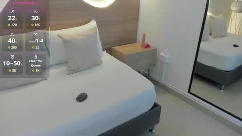 Snapshot of mia_collins96 chatting on November 2025 02:44:01 AM M I A online show from November 2025 02:44:01 AM