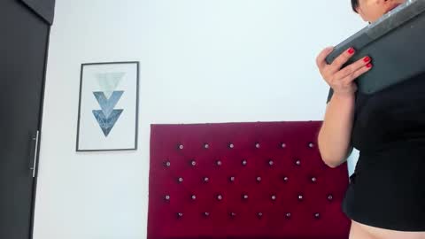 Snapshot of mia_collivens chatting on October 2025 10:59:02 AM mia online show from October 2025 10:59:02 AM