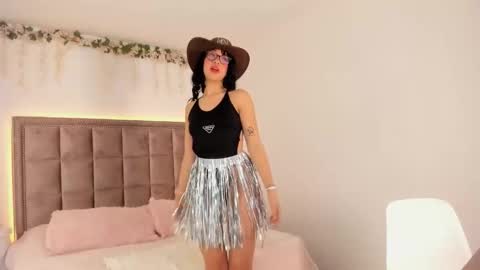 mia_corner online show from October 2025 10:19:02 PM