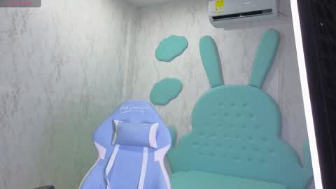 Mia Cuttee online show from September 2025 03:12:01 AM