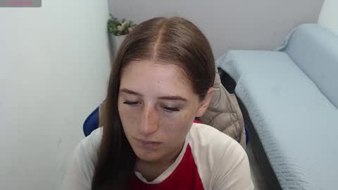 Mia online show from November 2025 01:44:01 PM