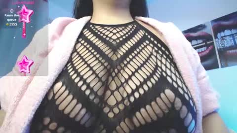 Mia online show from September 2025 10:20:01 AM