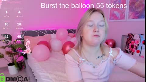 Snapshot of mia_ferd chatting on October 2025 07:28:01 AM Mia online show from October 2025 07:28:01 AM