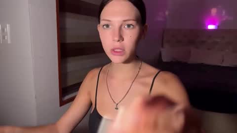 mia_floo online show from November 2025 04:51:01 PM