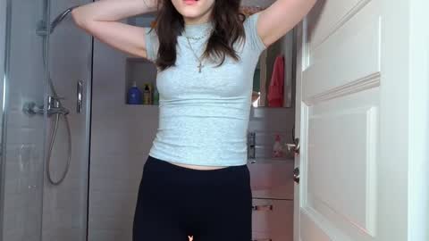 Mia online show from February 2025 05:40:02 AM