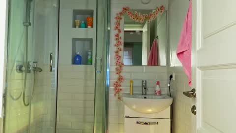 Mia online show from February 2025 09:12:02 AM