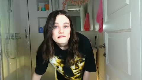 Mia online show from February 2025 05:45:02 AM