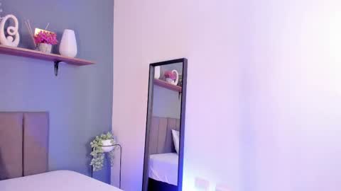 mia_gil_ online show from September 2025 08:23:01 PM