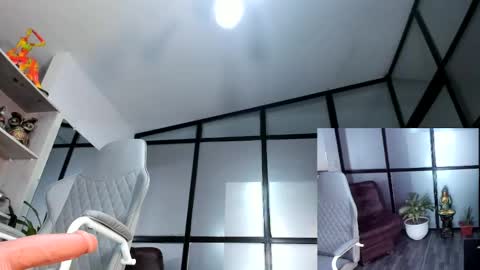 Snapshot of mia_hotwife chatting on February 2025 04:23:02 PM Mia.... Nice to meet you thumb up me please its important online show from February 2025 04:23:02 PM