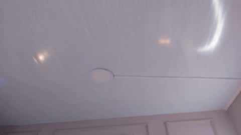 Mia online show from November 2025 09:48:02 PM