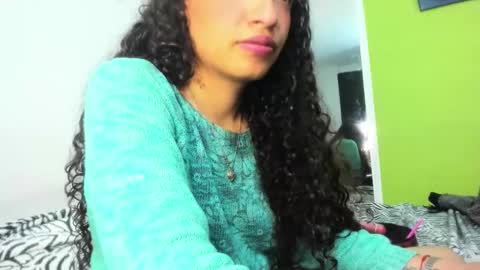 Mia online show from October 2025 09:37:01 AM