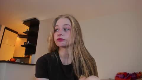 Mia here Appreciate your support online show from October 2025 11:07:02 AM