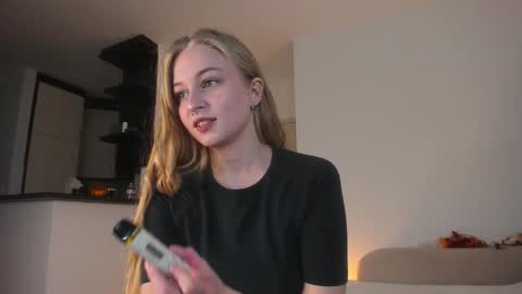 Mia here Appreciate your support online show from October 2025 04:28:01 PM