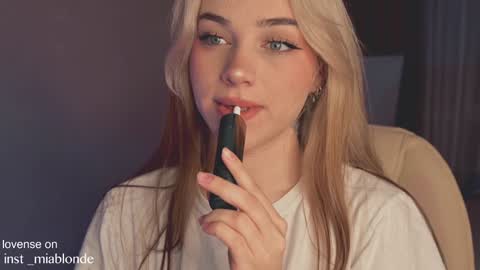 mia_milagros online show from December 2024 02:25:01 AM