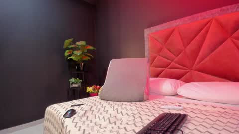 MIA  online show from December 2024 06:39:02 PM