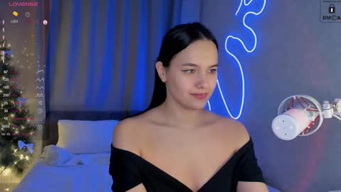 Mia online show from December 2024 02:12:01 PM