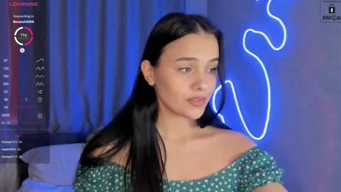 Mia online show from January 2025 12:43:01 PM