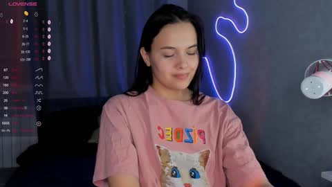 Mia online show from February 2025 12:59:01 PM