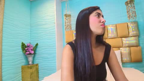 mia montess online show from October 2025 01:12:02 PM