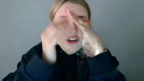 Mia online show from September 2025 12:52:02 PM