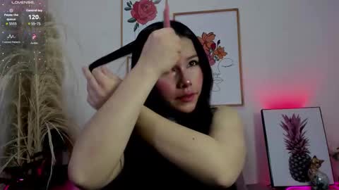 Snapshot of mia_moralez chatting on October 2025 12:44:02 PM MIA online show from October 2025 12:44:02 PM