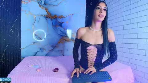Mia online show from September 2025 02:55:01 AM