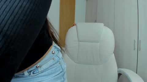 Mia Nevaeh - follow me online show from December 2024 09:06:01 PM