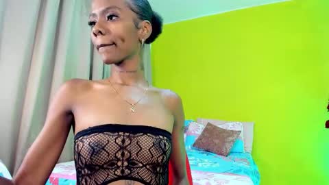 Mia online show from October 2025 02:59:01 PM