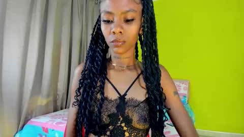 Mia online show from October 2025 02:37:01 PM